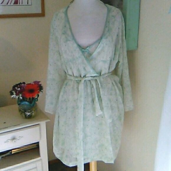 Morgan Taylor Intimates Two Piece Set - Picture 3 of 15